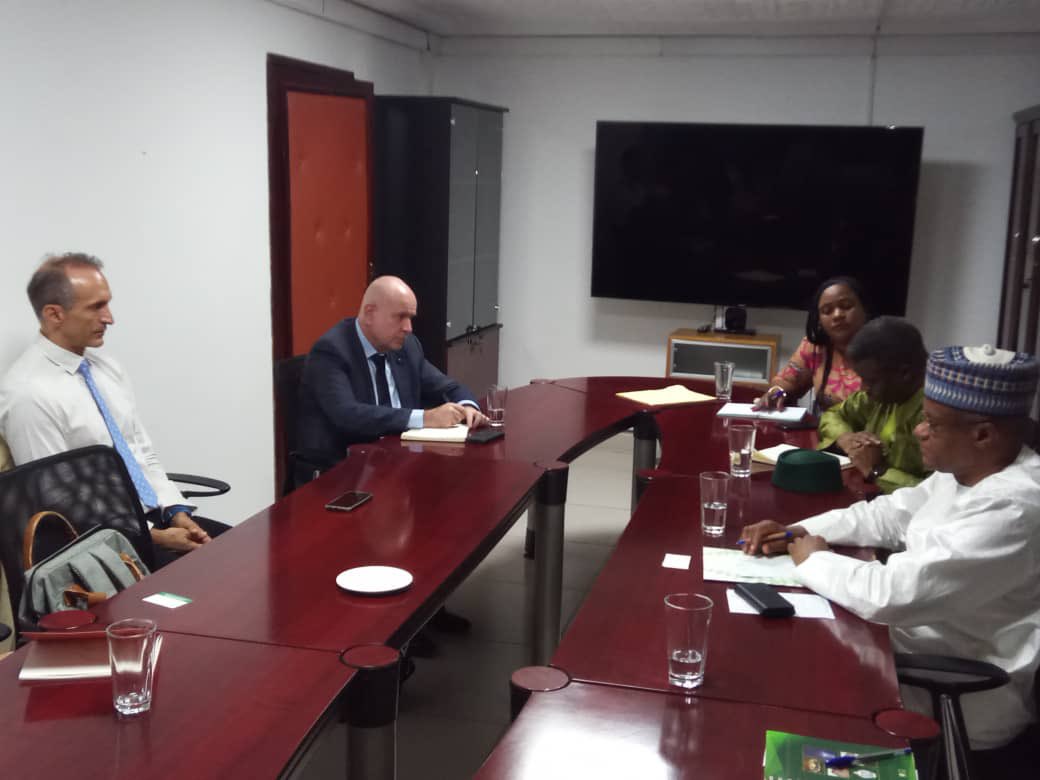 AUC_PAPS's tweet photo. The #AU delegation met with G5 in Guinea;ECOWAS,UN,EU,US &amp;France, to deliberate on the transition process including the upcoming National Dialogue.They reiterated the imperative for closer coordination &amp; cooperation in supporting implementation of the 24 month transition timeline https://t.co/oiXpt5BR8U