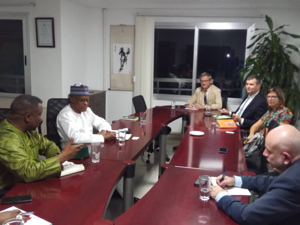 AUC_PAPS's tweet photo. The #AU delegation met with G5 in Guinea;ECOWAS,UN,EU,US &amp;France, to deliberate on the transition process including the upcoming National Dialogue.They reiterated the imperative for closer coordination &amp; cooperation in supporting implementation of the 24 month transition timeline https://t.co/oiXpt5BR8U
