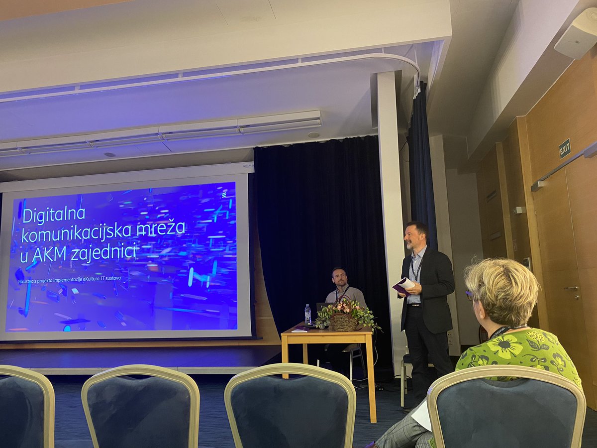 skz_243's tweet photo. IT sustav projekta #eKulturaHR na 25. seminaru #AKM2022 predstavlja #TomislavKarlović iz #EricssonNT https://t.co/nNLIoMX3hQ