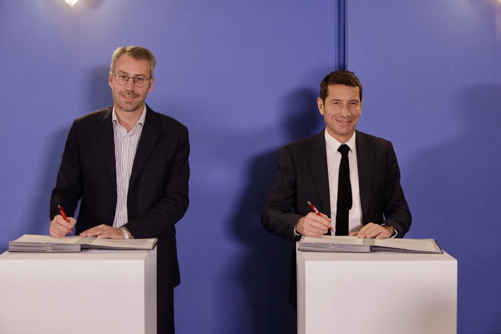 AMF | Association des maires de France (@l_amf) on Twitter photo David Lisnard <a href="/PresidentAmf/">Président de L’AMF</a> et <a href="/MaxencedeRugy/">Maxence de Rugy</a>, Président de l'Association du Passeport du Civisme <a href="/PasseportCivism/">Passeport Du Civisme</a>, ont signé une convention de partenariat afin de permettre à chaque commune de rejoindre l'asso et réaliser son propre Passeport du Civisme David Lisnard <a href="/PresidentAmf/">Président de L’AMF</a> et <a href="/MaxencedeRugy/">Maxence de Rugy</a>, Président de l'Association du Passeport du Civisme <a href="/PasseportCivism/">Passeport Du Civisme</a>, ont signé une convention de partenariat afin de permettre à chaque commune de rejoindre l'asso et réaliser son propre Passeport du Civisme