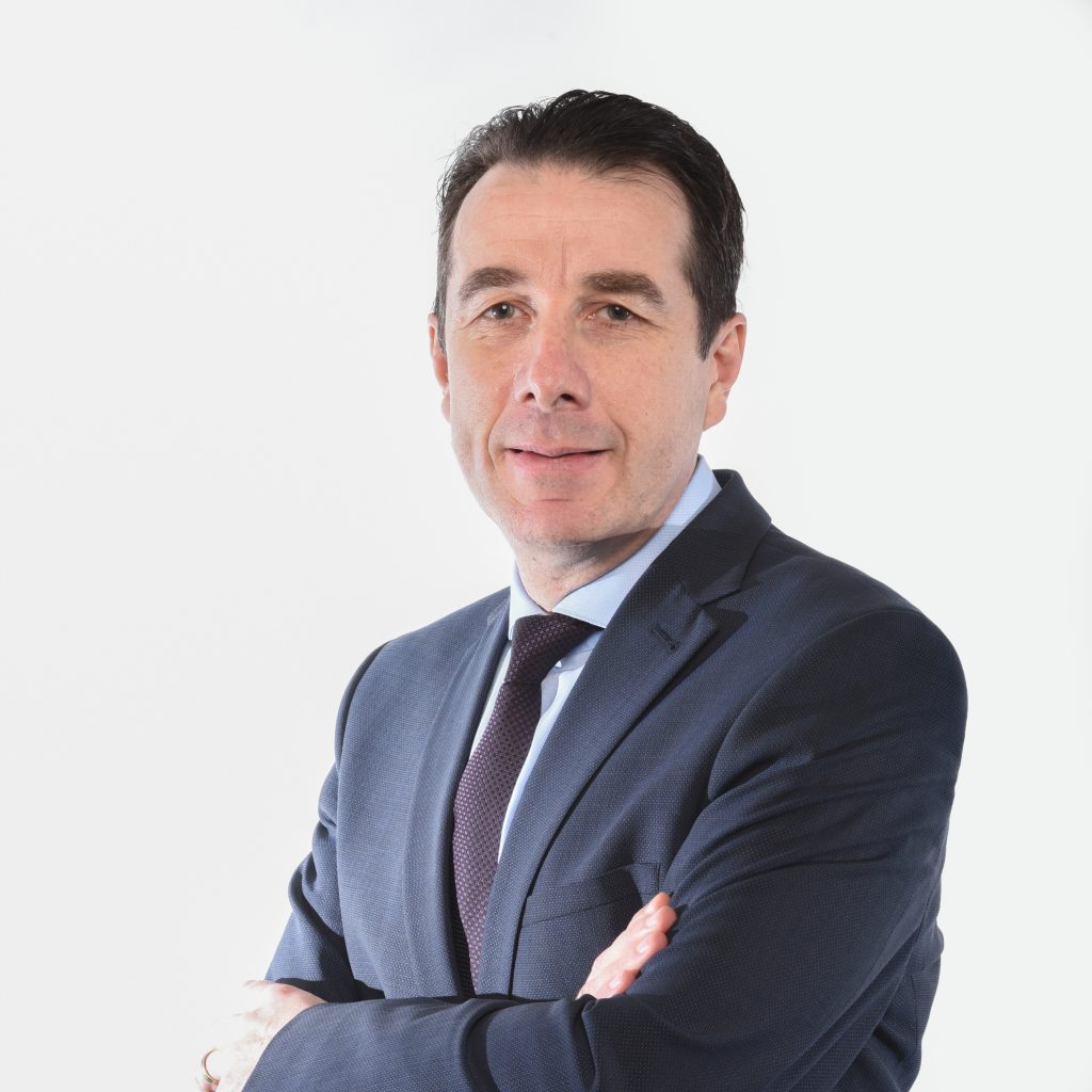 Agence_DMA's tweet photo. Christian Bouigeon, nouveau Président du FILMM (Syndicat des Fabricants d’Isolants en Laine Minérale Manufacturée) - https://t.co/GiASaBghBk https://t.co/EHUrAVbFdc