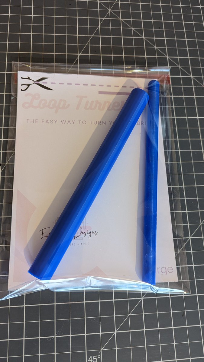 EmiBDesigns's tweet photo. I hate turning strips of fabric! it can be fiddly and time consuming.

This eliminates the faff and will help your turn your bag handles or any tube of fabric in seconds! 

https://t.co/rnJ3NurZXl #sewing #bagmaking #sewingtool #dressmakingtool #loopturner https://t.co/Dxb5jmB0jW