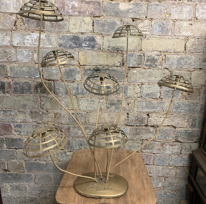 loveantiques's tweet image. Are you a Hat hoarder? Then you would benefit from this Vintage 1950s Brit Marine Hat Display Stand, for sale from D and A Binder Ltd: loveantiques.com/items/listings…
#vintage #vintagehatstand #hatstand #salvage #reclamation #loveantiques