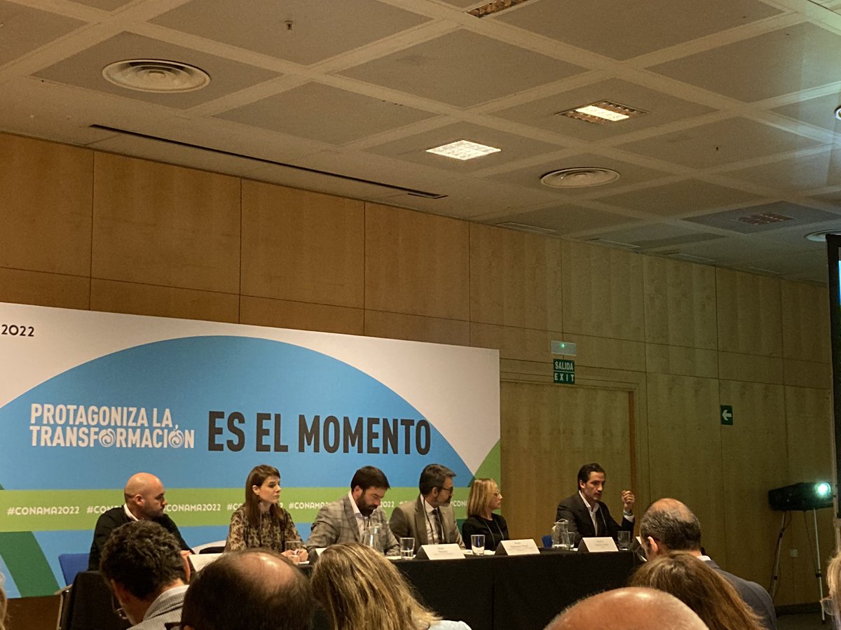 _nataliapais's tweet photo. Estamos #CONAMA2022 en la ST “El nuevo camino en la gestión de residuos” donde se están realizando intervenciones muy interesantes de los ponentes sobre #eficiencia y #corresponsabilidad. @info_conama @ecoembes https://t.co/8LFCywz0fY
