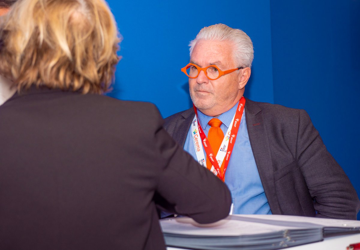 CeremaCom's tweet photo. Renforcer le pouvoir d'agir des élus locaux : @l_amf et le Cerema s'engagent pour conjuguer leur expertise au service des transitions
@presidentamf et @jarrotmc réaffirment leur partenariat à l'occasion du #SMCL2022
@salondesmaires #CollTerr #Climat https://t.co/pAY6mog8bk