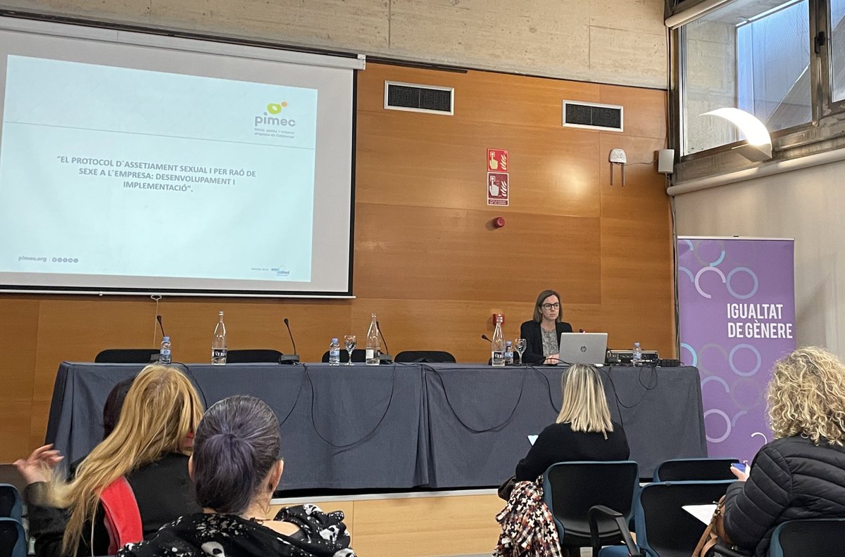 GemmaGGasulla's tweet photo. Avui parlant d’ #igualtat amb @ItziarRuedas @PIMEC a @TGNAjuntament #protocolassetjamentsexual https://t.co/KVcL3Tggc7
