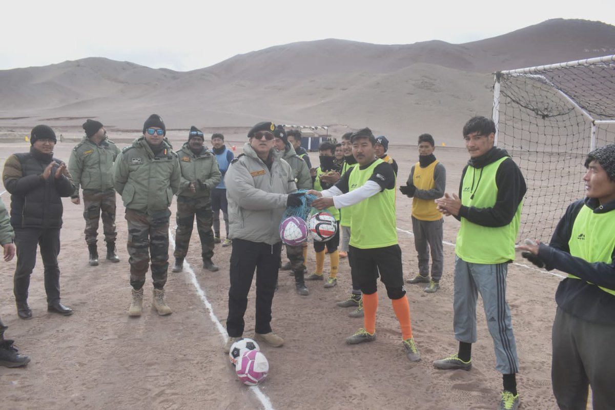 firefurycorps's tweet image. #SnowLeopardBrigade has created a football field at a height of 15000ft for the local community members to boost their enthusiasm for football. The occasion was marked by a friendly match between Nyoma Tigers and Nyoma Cubs.

@adgpi 
@NorthernComd_IA 
@lg_ladakh