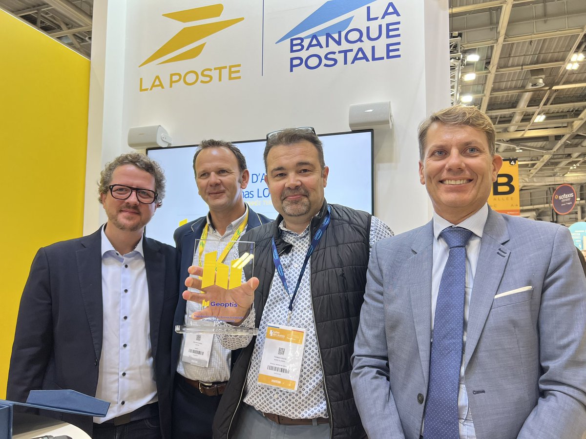 GroupeLaPoste's tweet photo. #SMCL2022 | Thomas Louche de la Mairie d’Allones en @paysdelaloire reçoit le Trophée 🏆 de la Donnée de la part de @GEOPTIS_SAS, filiale du @GroupeLaPoste. Ce prix récompense l’utilisation optimale de sa data via la plateforme de #Geoptis ⤵️ https://t.co/Ttgy9zzjmV