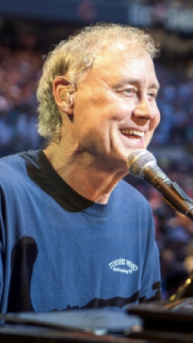 Happy birthday to a very fine musician today   .
Mr Bruce Hornsby.    