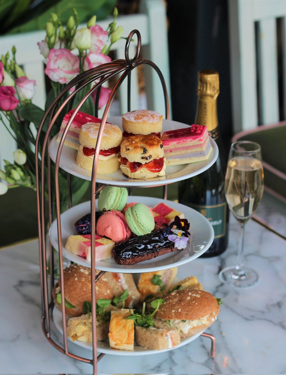 LadyEveBlueNL's tweet photo. Zou die ene gluurder ons vrijdag trakteren op onze Champagne High Tea ?
Met @MsBeckyGoddess en @WildeOrchidee2 gaan we het weekend inluiden vrijdag in prettige luxe. The Goddess Lifestyle. https://t.co/0wbZcgGSxt