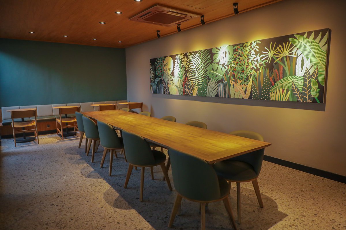 SbuxIndonesia's tweet photo. Yaaayy, Starbucks akhirnya resmi menyapa pelanggannya di kota #Magelang tanggal 21 November  😍😍😍

Berlokasi di jantung kota Jl. Jend. Sudirman no 42, Tidar Selatan, gerai Starbucks Sudirman Magelang akan menyapa pelanggan dengan desainnya yang cantik, struktur bangunan yang https://t.co/NmDAws9uS7