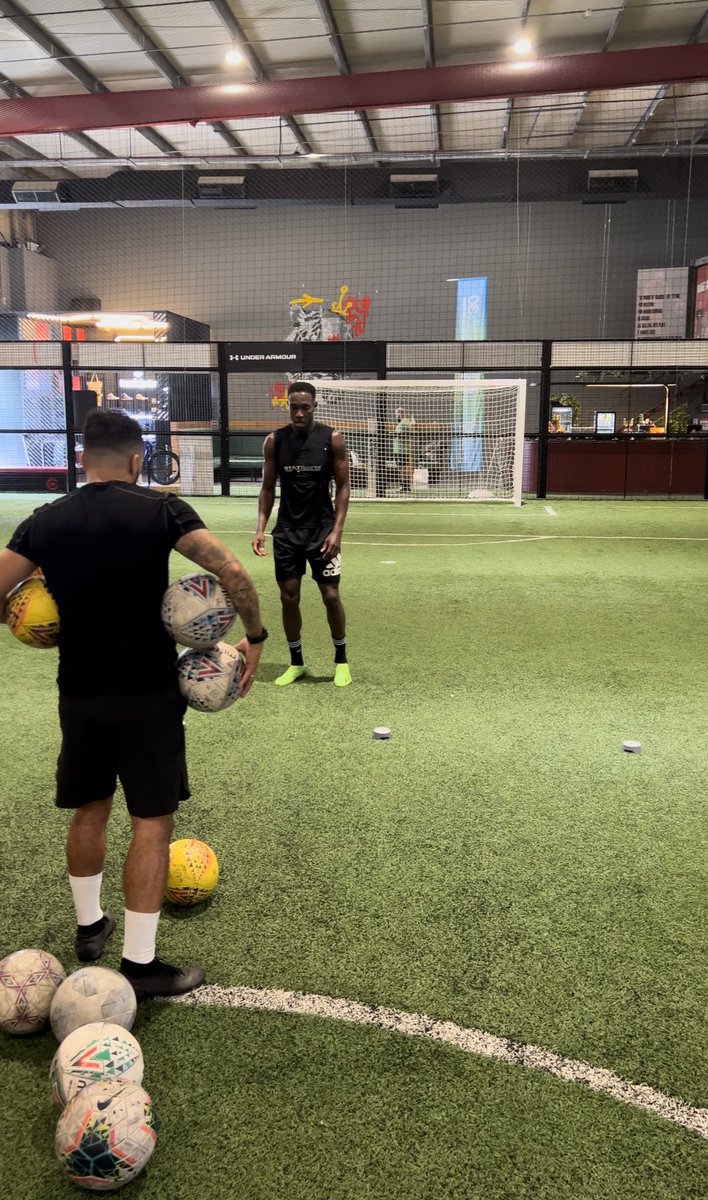 Morning session complete with “Dat Guy Welbz” <a href="/DannyWelbeck/">Danny Welbeck</a> 
⚽️ <a href="/K3Performance/">Kaizen 3 Performance</a> 
📊 <a href="/statsports/">STATSports</a>
