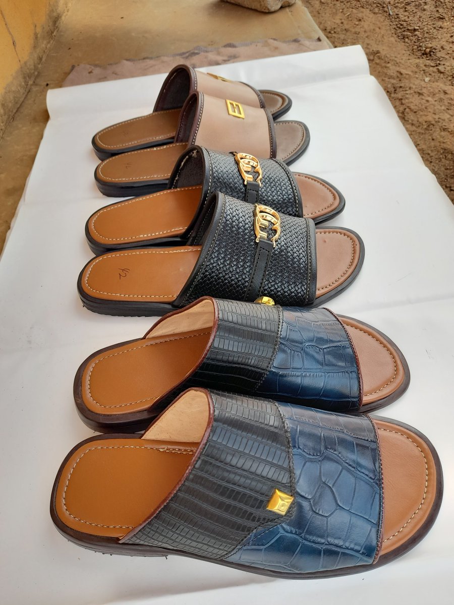 Temidayo_Bunmi's tweet photo. @CaptJamyl Ilorin, Kwara State
Dee Shoe is a bespoke company that deals with the production of handmade footwear with leather, wool, local fabrics and bead. 

We create footwear that are tailored to fit, unique, comfortable and durable. https://t.co/PwnfdteG46