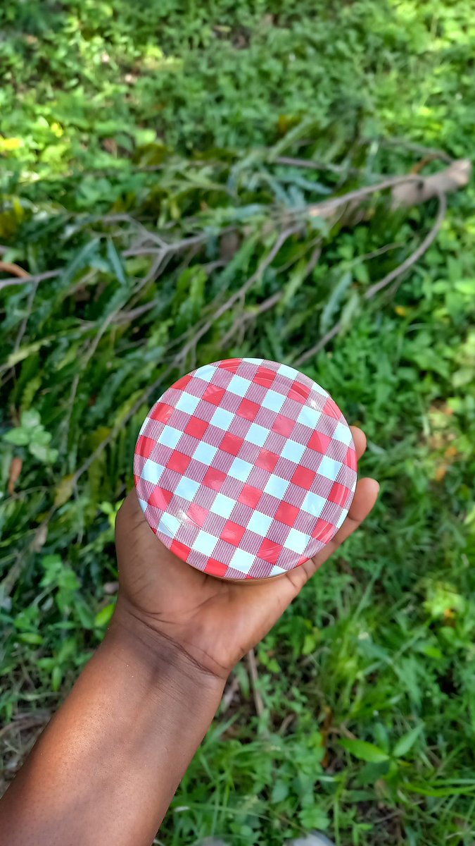 Ever since I learnt I could make my own Peanut Butter with just Peanuts and no added ingredients like oil, salt, sugar and all the interesting things store bought ones have, I haven't looked back. Always made mine. All you need is  Groundnuts and a food processor. 
Delicious 😋