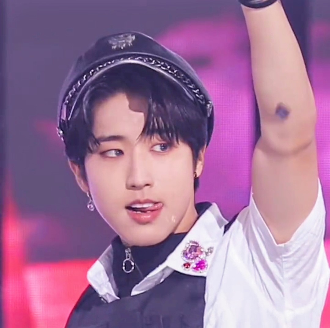 hanjisunggpics's tweet photo. the moment                                the shot https://t.co/50ZuXd8Ju3