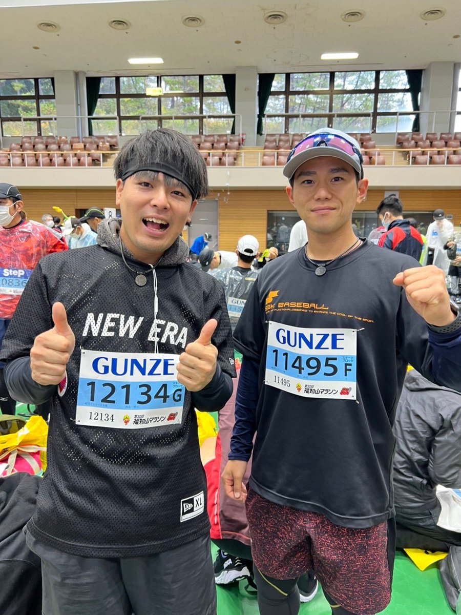 OueIt's tweet photo. 第30回福知山マラソン ～完走～

人生のうちにやっておきたいリストに入れてる「フルマラソン完走」をしてきました！
雨の��沿道で、福知山の方々が応援して下さって無事に完走できました！

達成感が凄い！！
生徒たちとの約束も守れて一安心😆🙌
明日身体大丈夫か…。笑 https://t.co/Mz2HA7NQKk