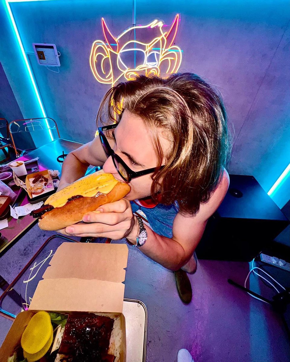BoredGardenHK's tweet photo. Who’s hungry?
@BoredApeYC @yugalabs #boredgarden #bayc #nft #burger #hongkong #burgerhk #tastyfood #centralhk #hk #usdt #otc #usdthk #cryptocurrency #crypto #foodhk #foodiehk #cryptohk #美食 #漢堡包 #熱狗 #無聊猿 #無聊園 #加密貨幣 #芫荽芝士牛肉漢堡 https://t.co/PK7cgkZDju