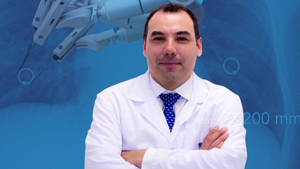 RuberInter's tweet photo. "Los avances en los métodos de diagnóstico por imágenes, especialmente del TAC de Tórax, han permitido la identificación de nódulos pulmonares en una fase muy precoz", expresa el Dr. Régulo Ávila, médico especialista en Cirugía torácica de nuestro hospital https://t.co/grmh7GB9VX https://t.co/5rUGYHO01p
