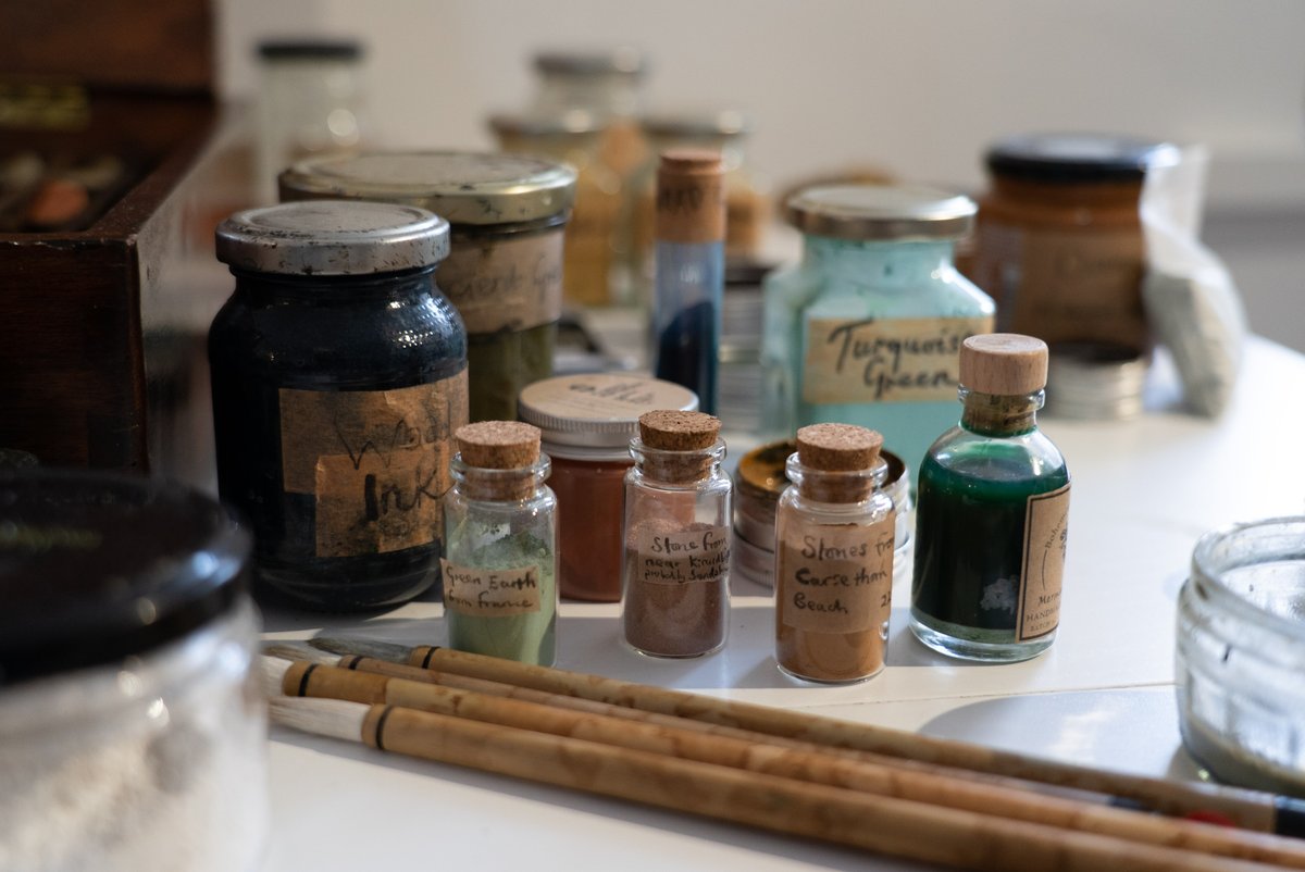 cample_line's tweet image. Thank you so much Lucy and Edward, founders of @theoldmillpal, for opening the door to the world of earth pigments with your wonderful workshop last Saturday. With your insight we were given the opportunity to try make our own pigments into paint! 

#CampleLine #ForagedPigments