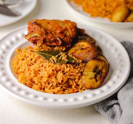 BoxinFood's tweet photo. Jollof rice and turkey for as low as 1500naira. Who's in?

Download the Boxin app and start ordering💥 https://t.co/qEXqSbcS7t