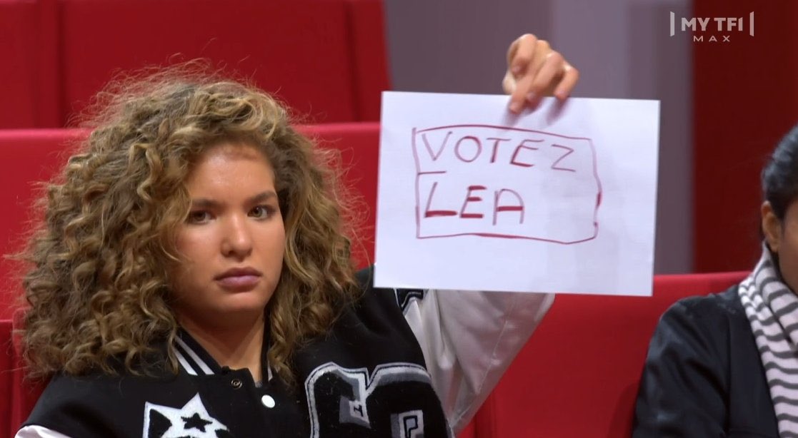 badillusion's tweet photo. La propagande pour la queen ne s'arrête JAMAIS. VOTEZ 3 LES LOULOUS ✨️💛

#staracademy #staracademylive #staracademylelive https://t.co/iSqxt1Mg5w