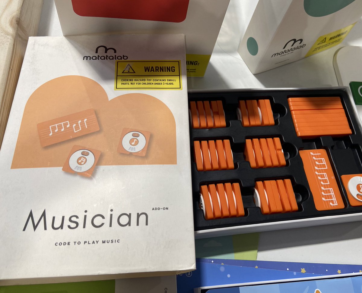 estuchemusical's tweet photo. @estuchemusical en @SIMOEDU_ @Matatalab viendo proyectos de arte y música #Steam @YoSoyDeMusica @educacyl https://t.co/kGy1nFFXBc