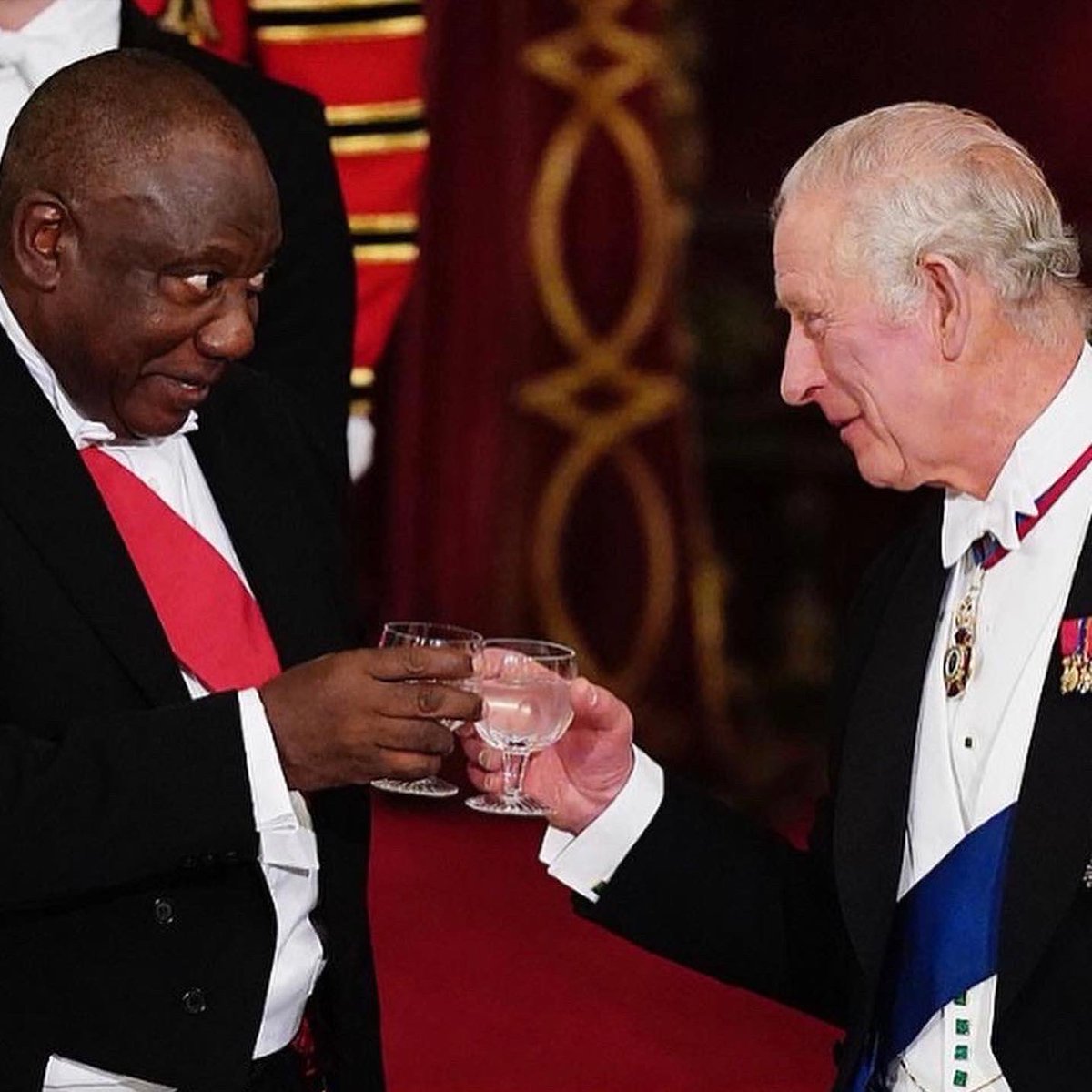 RidgeviewWineUK's tweet photo. Wonderful for Ridgeview Blanc de Blancs 2016 to be served at King Charles' first State Banquet at Buckingham Place, in celebration of visiting South African President, Cyril Ramaphosa. Great to see English wine to take centre-stage https://t.co/GA5HnTub84 #LifeisforCelebrating https://t.co/gAEgPx90Az