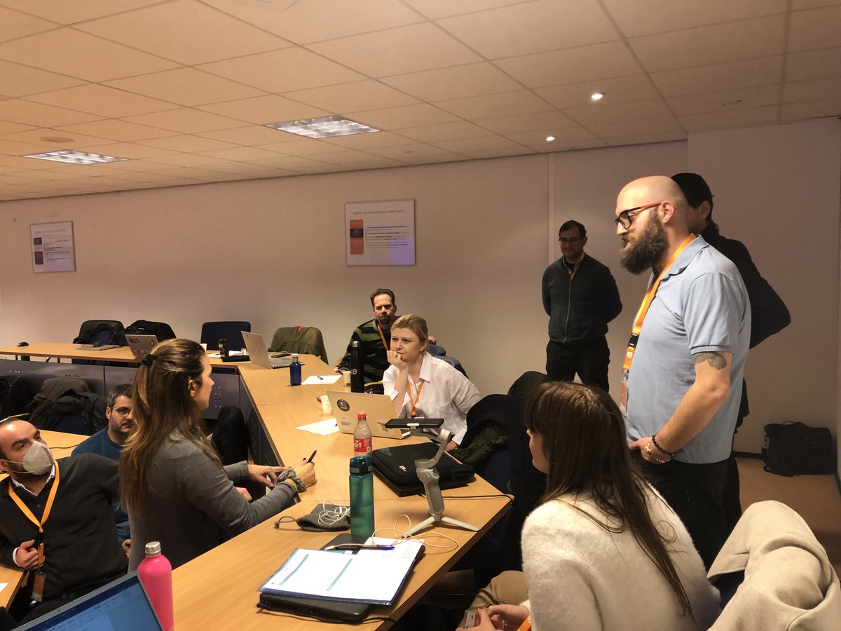 HosmartAI's tweet photo. #HosmartAI team sharing the #AI #platform's value and key messages to reach the different interested parties, such as  #healthcare providers and healthcare professionals, #researchers and #technical personnel and businesses 💡✨

📍Best, Eindhoven, Netherlands https://t.co/uacUTz6wxx
