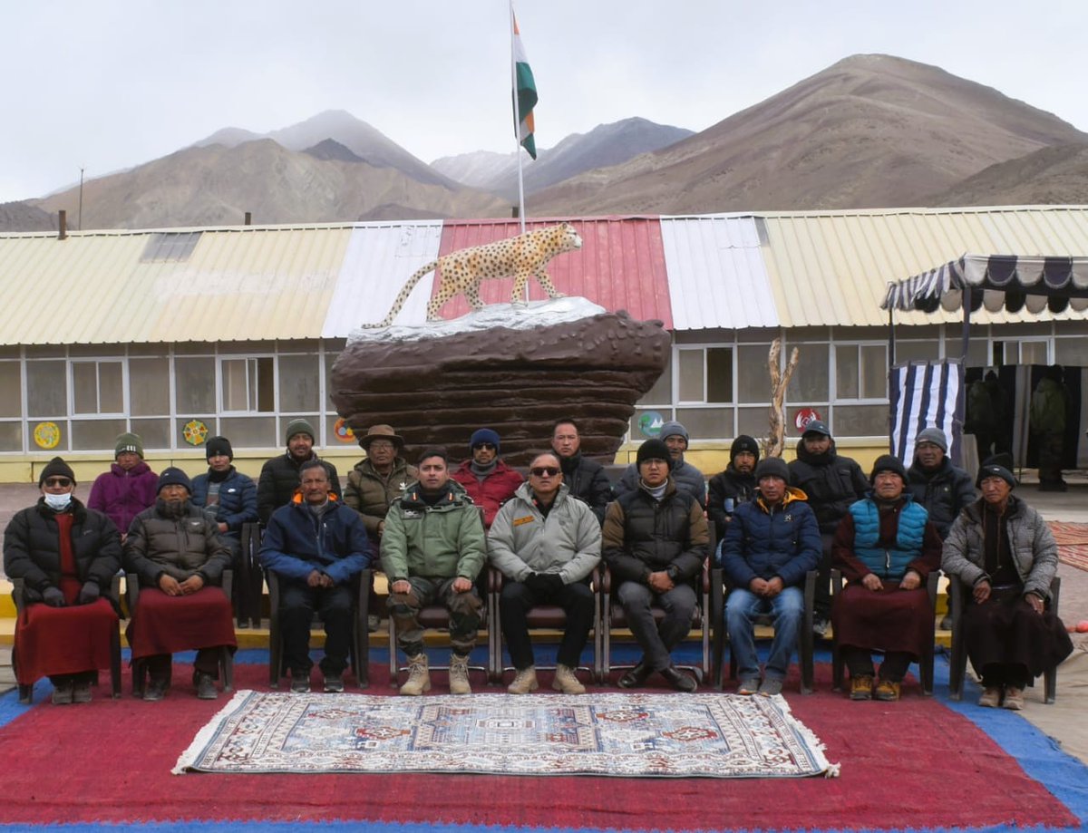 firefurycorps's tweet image. #SnowLeopardBrigade flagged off an
Orientation Tour for 15 elders of Nyoma Village to prominent locations in Leh.
#IndianArmyPeoplesArmy 

@adgpi 
@NorthernComd_IA 
@lg_ladakh