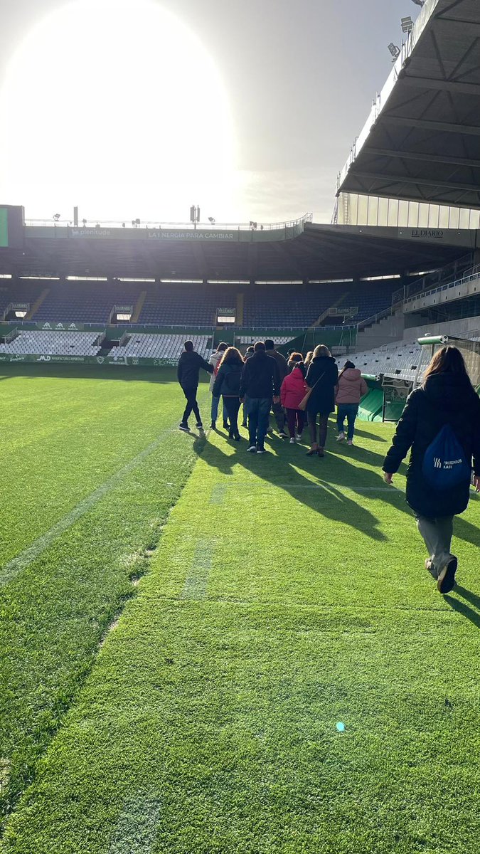 victor_bezana's tweet photo. Gracias @realracingclub por permitirnos finalmente visitar el estadio tal y como nos prometisteis al principio,y gracias a  @APR_Racing que nos han apoyado y se han volcado con los chicos(nos prometen una visita al colegio).
Con este cambio,habéis hecho muy felices a todo un cole https://t.co/FuAkSAf7fX