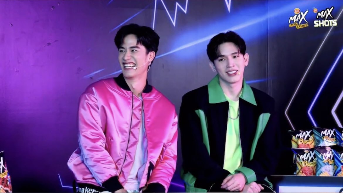 TAYNEWTaiwanFC's tweet photo. 𝗧𝗔𝗬𝗡𝗘𝗪 📆 11月23日 🥔 Lay’s MAX IDOL LIVE x TayNew
TAYNEW 來啦‼️
🔴 #เลย์แมกซ์เต็มซอตส์XTayNew LazLive 直播中 🔗https://t.co/e7crluKREQ
⚠️ 少吃多動才有益健康哦!
#LaysMaxXtraCrunch #MAXSHOTS
#tawan_v #newwiee #เตนิว #โพก้า https://t.co/Y6ljbfNoFY