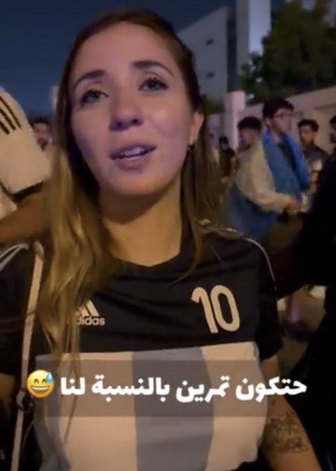 Adb_alhorof's tweet image. #عاجل_الان 
تم العثور عالمشجعه الارجنتينيه اللي كانت تهايط قبل المباراه 😂
العيال مالهم حل تموا وراها لين لقوها 🤣🤣🤣🤣 ويلووووووه ياويلوووووه🤣🤣
#المغرب_كرواتيا 
#محمد_بن_سلمان 
#السعودية_العظمى