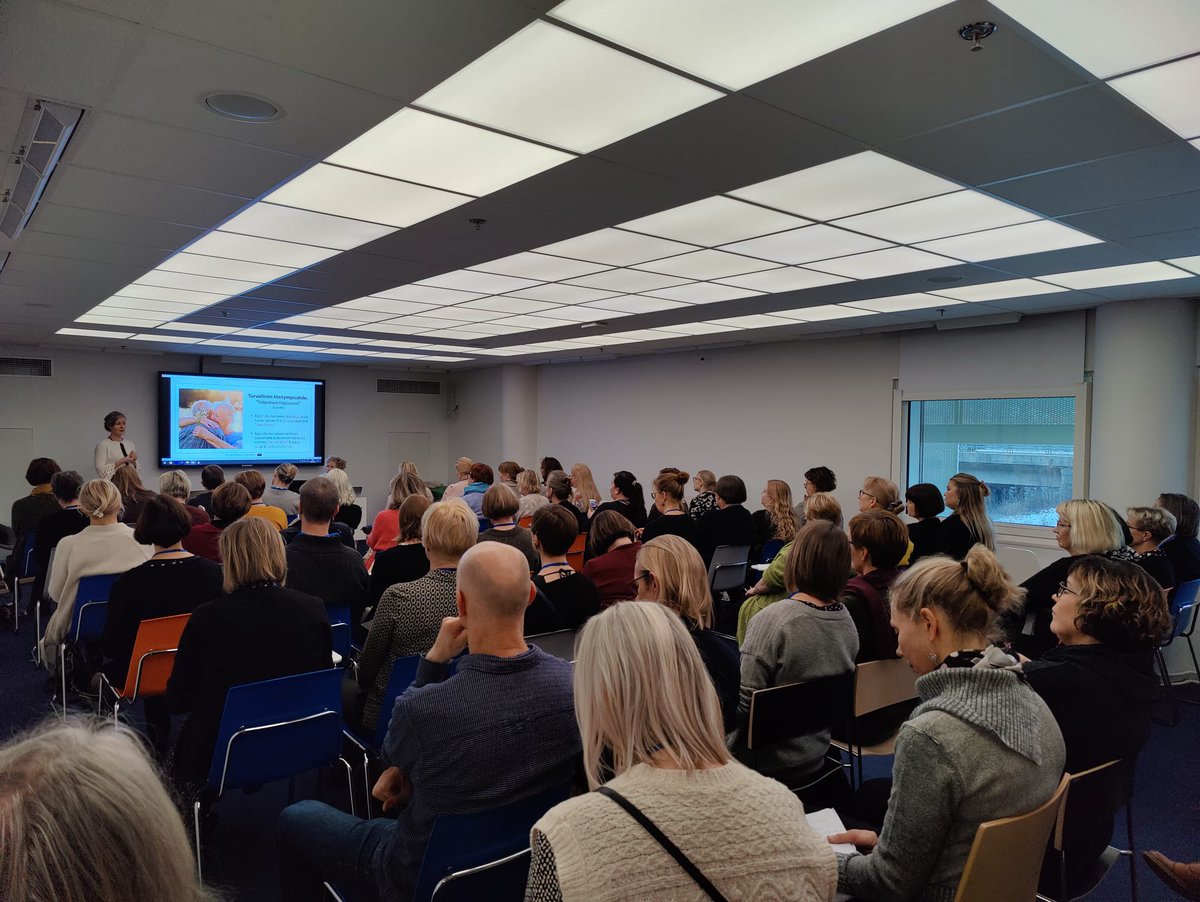 Kokemuksellisuuden voima turvallisen kiintymyssuhteen rakentamisessa. Äänessä paripsykoterapeutit Hanna Pinomaa &amp; Eira Eklund-Mikola.#perheterapia2022