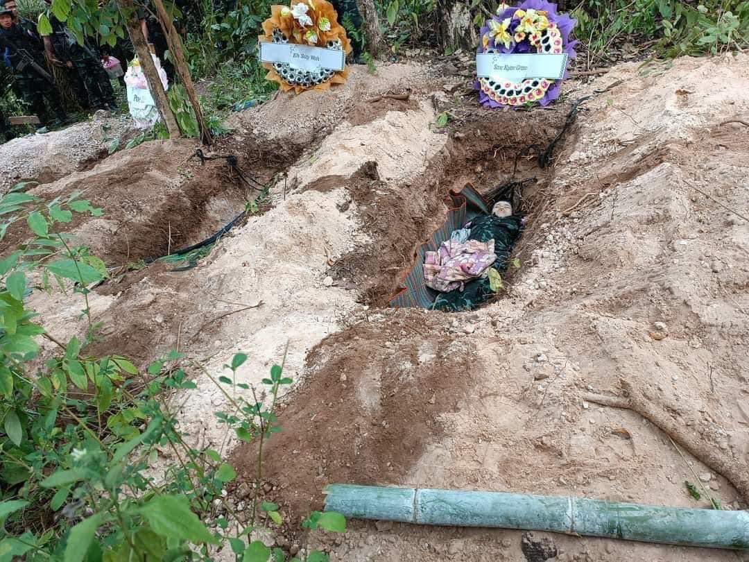 MizzimaNews's tweet photo. Cobra စစ်ကြောင်းထောက်ပို့ကား ခြုံခိုတိုက်ခိုက်ခံရပြီး ၃ဦးသေဆုံး 
===========

https://t.co/KHbixSJBTD

#mizzima
#ဝေါ်လေကားလမ်း
#စစ်ကောင်စီတပ်
#ခြုံခိုတိုက်ခိုက်
#ကရင်ပြည်နယ် https://t.co/Qjq7vyeZmq