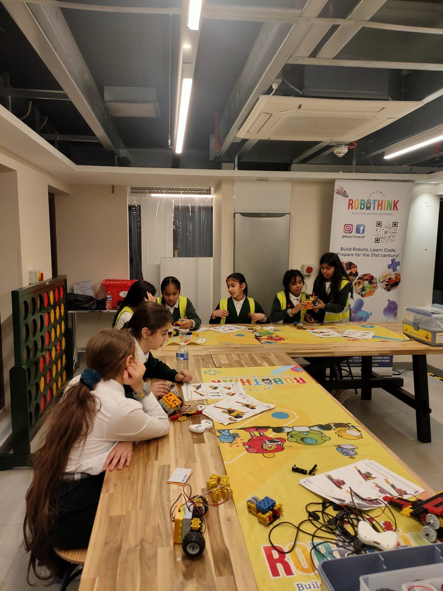 RobothinkUK tweet media