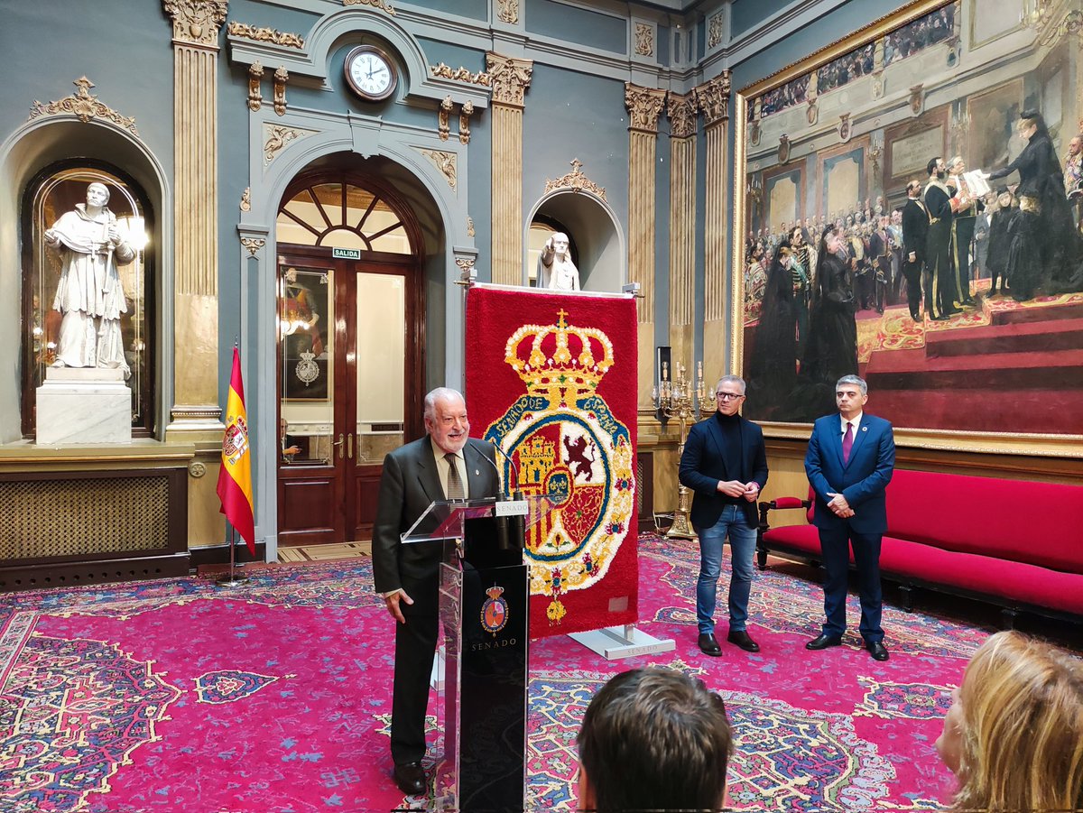 placeat's tweet photo. Día histórico para PLACEAT

Entrega del tapiz-repostero con el escudo del Senado en las instalaciones de la Cámara Alta de las Cortes Generales de #Espana

Un tapiz realizado a mano y con el máximo mimo por lxs usuarixs del Taller de Punto de PLACEAT

#senado #plenainclusion https://t.co/8obkGq16oR