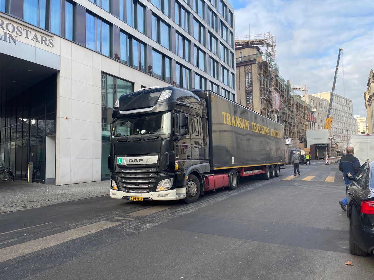 U2Poland's tweet photo. Tir ze sprzętem przyjechał właśnie na zaplecze #Admiralpalast @U2tour #BookTour #Berlin https://t.co/4QEDpnNQf5