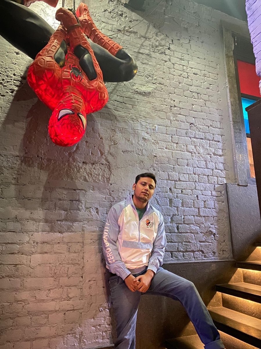 bewakoof's tweet image. Spotted our very own @Rrajeshyadav05 chilling with our friendly neighbourhood Spider-Man in our Sporty Windcheater Jacket! ❄️
Now stay warm with our fresh collection! 😎

Shop now: bit.ly/ZipperSweatshi…

#Fashion #OnlineShopping #Windcheaters #Winterwear