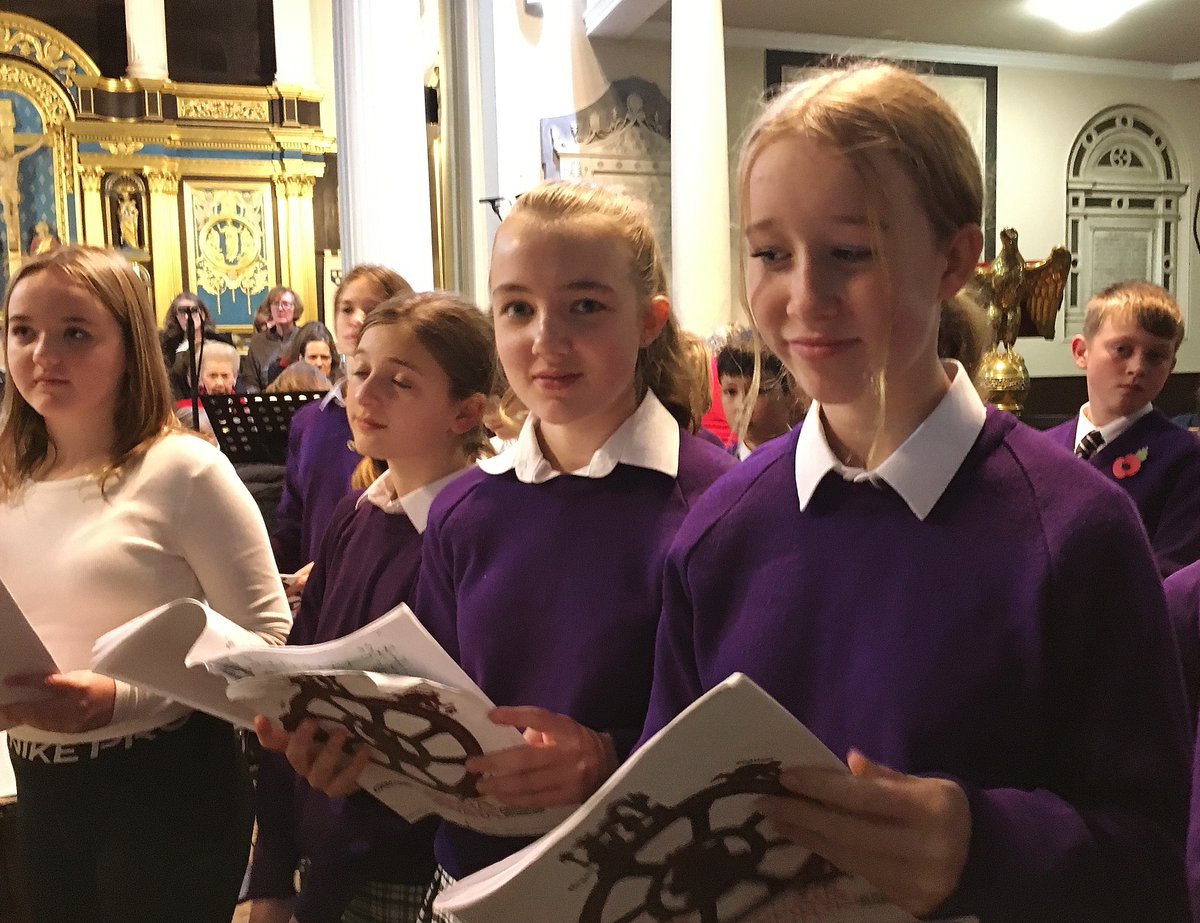 ellesmerecoll's tweet photo. On 5th November, members of the @ellesmerecoll Lower School Choir Yrs 7 & 8 performed alongside the Shrewsbury Cantata Choir at St. Chads Church, Shrewsbury in an epic performance of Carmina Burana by Carl Orff.
A wonderful evening and fabulous performance!
#MusicAtEllesmere https://t.co/g54y8EqyZU