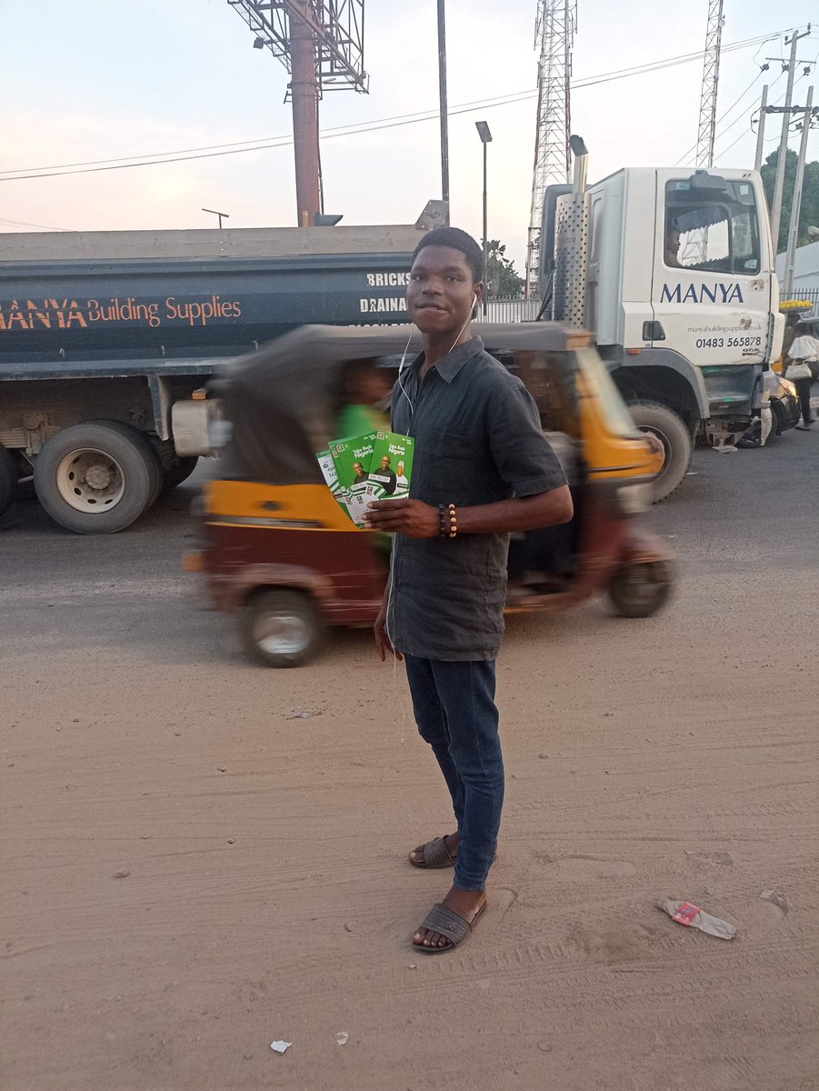 OyekolaNGR's tweet photo. Call for #ObiDatti campaign on the street of Ibadan....I am #OBIdently #Yusful π―π―
It's neither about tribe nor religion but a brighter future...So help us Godπ https://t.co/pdUu2QYYVv