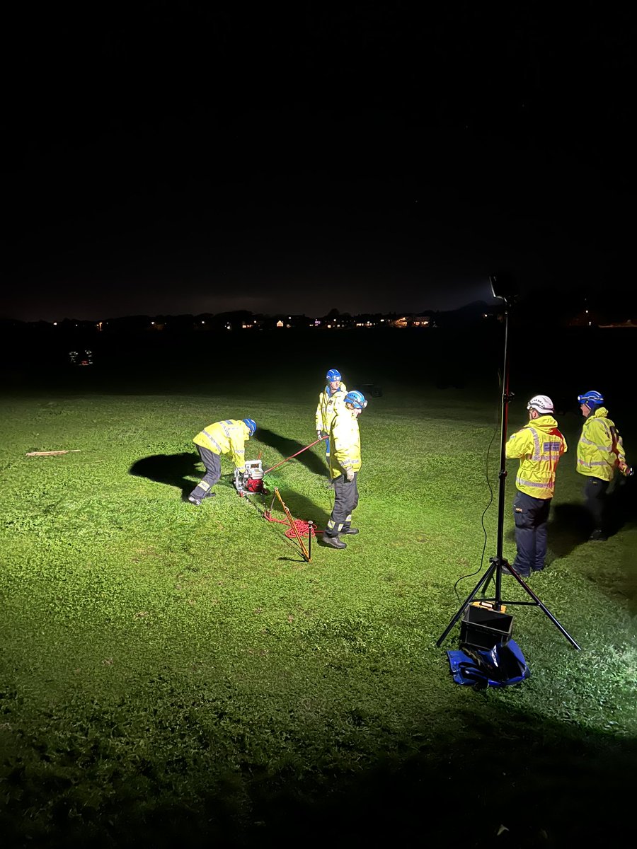 hillheadcg's tweet photo. Last night we went off station with our Area Officer S09A to refresh our mud rescue skills in an environment where some of our newer officers who are attending their mud rescue operators course this weekend were able to get an understanding. Gave the technicians a refresher also. https://t.co/BSIJitVBWK