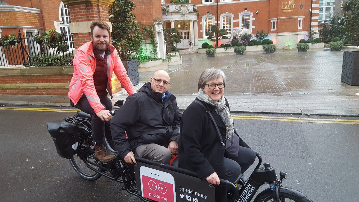 SimonSa23626003's tweet photo. @OWandsworth Absolutely, clearly the issue here is that the hearse is not a #CargoHearse and all the mourners are not being ferried to the church on #CargoBikes #Undignified #NastyLTNs #ForcedCycling #ItsNotWorking https://t.co/UaDJy5Cqce