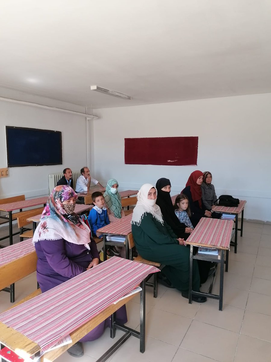 Aile okulu kapsamındaki kurslarımızda Veli ve öğrenci arasındaki jenarosyan çatışmalarını çözüm odaklı yöntemlerle azaltıyoruz. 
 <a href="/PasinlerMEM/">PASİNLER İLÇE MİLLİ EĞİTİM MÜDÜRLÜĞÜ</a> <a href="/Fatih_Akt/">Fatih Aktaş</a> <a href="/UgurBNGL/">UĞUR BİNGÖL</a> <a href="/Turkhtbzkrt/">H.Türk</a> <a href="/Muratergnnn/">Murat Ergün</a> <a href="/hakancinarmem/">Hakan ÇINAR</a> <a href="/pasinlerkym/">Pasinler Kaymakamlığı</a> <a href="/emrezeyrekk/">Emre Zeyrek</a> <a href="/skaygusuz/">Salih Kaygusuz</a> <a href="/sdulger43/">Sabahattin DÜLGER</a> <a href="/MahmutOzerProf/">Prof. Dr. Mahmut Özer</a>