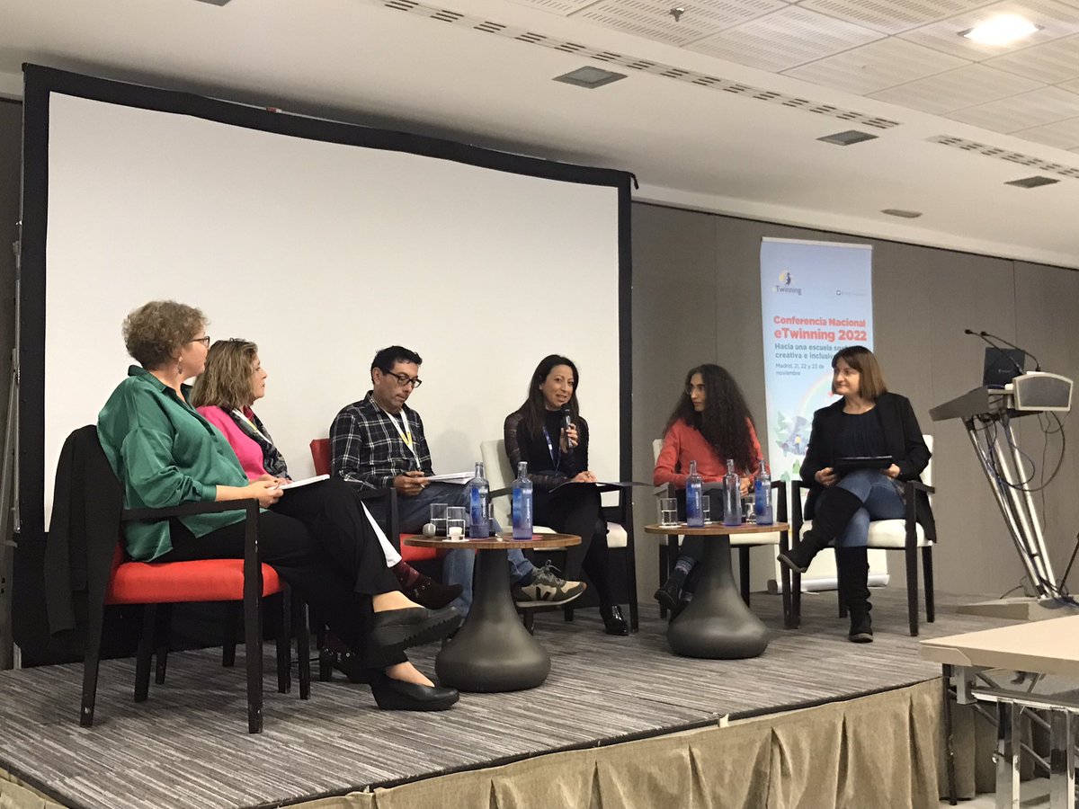 AnaMHernande's tweet photo. Meda redonda “#eTwinning y modelos educativos con enfoque competencial” con participación de representantes autonómicos eTw de Andalucía, Madrid, Cataluña y País Vasco. #eTwconfnacional 
@AndaluciaJunta https://t.co/gIH3yeoRWg