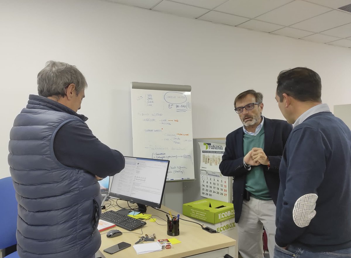 jmzrevenga's tweet photo. Visitando @ceesur_es, empresa dedicada a integración laboral y que ahora mismo tiene a casi 400 personas con diversidad funcional empleadas.

Referentes sociales y empresariales como estos son imprescindibles en #Parla, y más siendo una empresa parleña que se ha tenido que ir https://t.co/DxIH4JNjWy