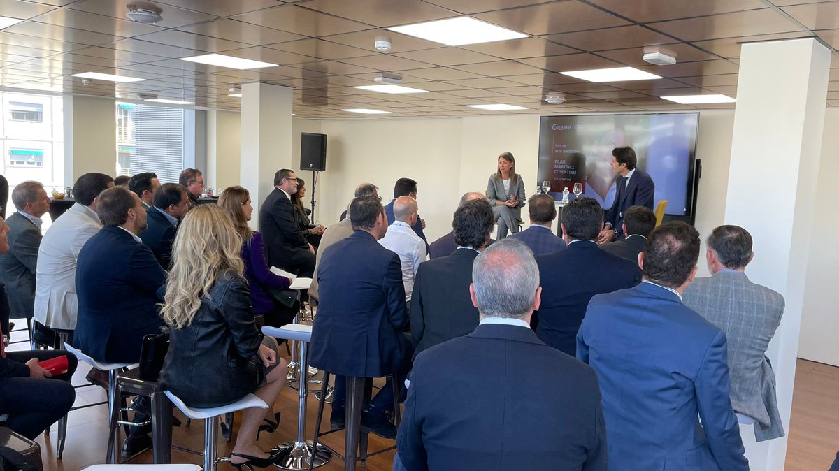 Espectacular #ForodeDirección hoy de #ClubCámaraGranada en nuestro Digital Business Hub /Granada <a href="/dbh_granada/">Digital Business Hub Granada</a> en su primera puesta de largo con la intervención de Pilar Martínez-Consentino y nuestro vocal del Pleno <a href="/ignaciocuerva/">Ignacio Cuerva</a> de <a href="/Cuerva/">Cuerva</a> 
El Futuro ha llegado a Camino de Ronda