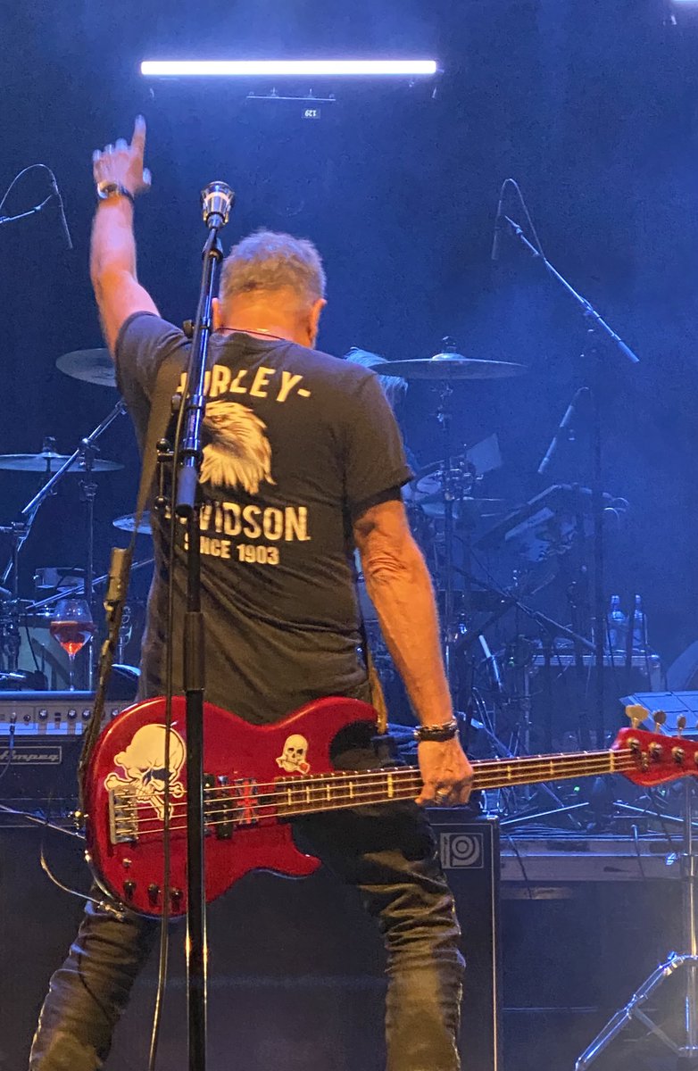 Wow, what a performance and all the old classics too. Great to be so close to the front at the James Hay Theatre in ChCh! I’m an old die hard fan of Joy Division, New Order and of course Hooky ⁦⁦@peterhook⁩