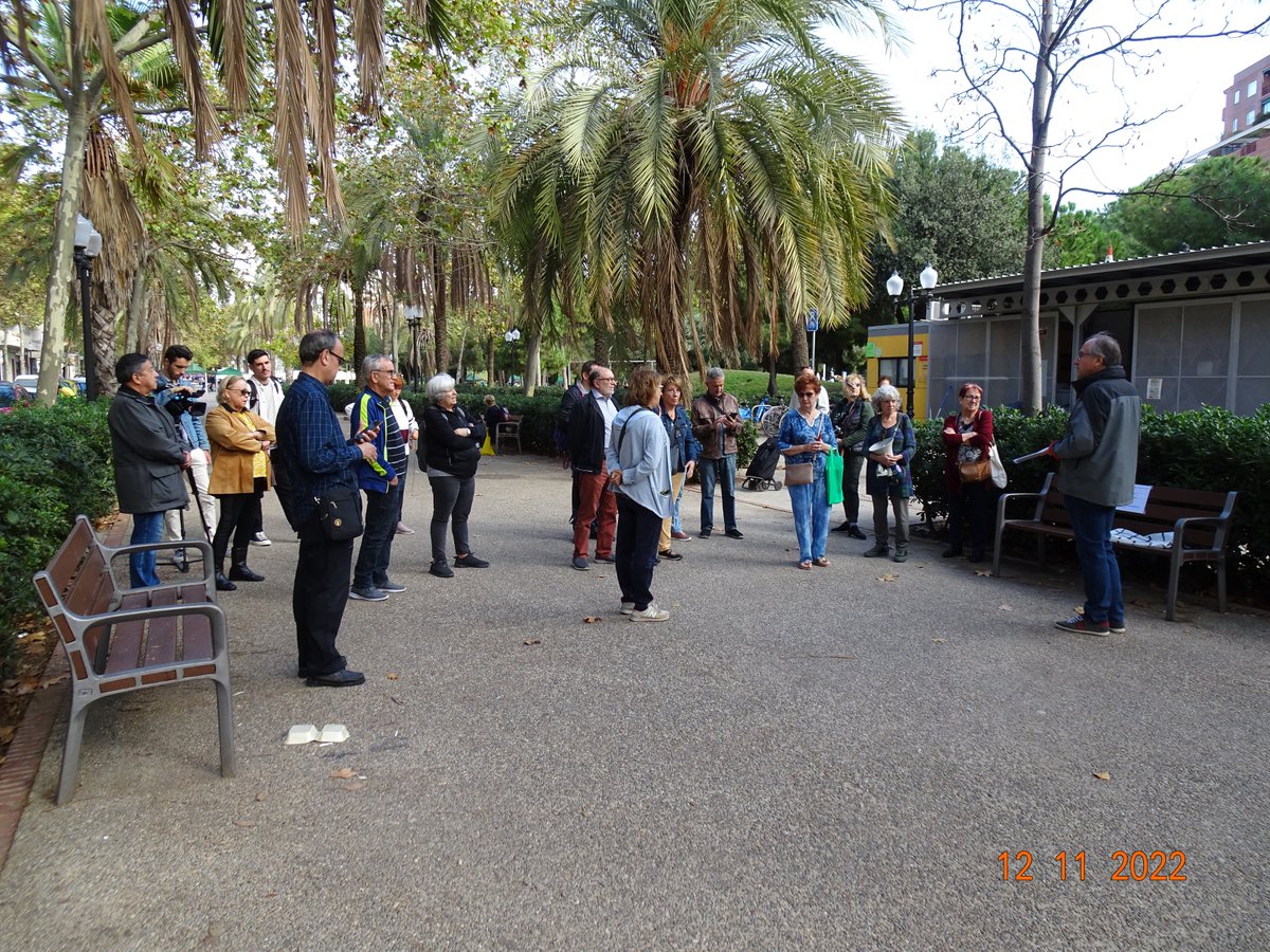 avvc_ca's tweet photo. Fem fil amb fotos de la Gira fotogràfica reivindicativa pel Parc del Clot del 12/11, del veïnat que ens les han enviat per correu-e. Podeu trobar totes filtran amb el "hashtag" #arregleuJaParcClot.
Les d'en Miguel Padilla corresponen a l'inici de la gira: https://t.co/6fl7QL3WnO
