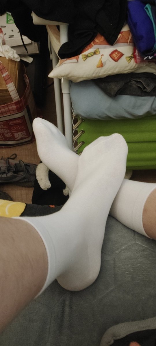 manMasterluo's tweet photo. 脚下缺只狗。 https://t.co/5f1NDoS8el