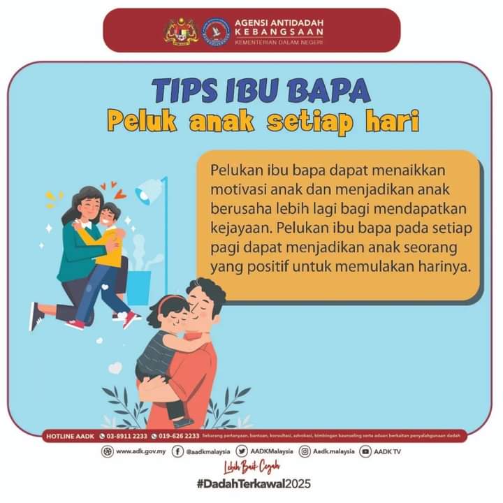 aadkmersing's tweet photo. Kasih sayang itu penting!Pelukan dari ibu ayah kepada si anak memberi seribu makna seperti tanda sayang, memberi ketenangan, pelindungan, sokongan dan sebagainya . 
#LebihBaikCegah
#DadahTerkawal2025 
#TakPerluStimGuys 
#KDN_TogetherWeAreOne https://t.co/HvMenBfaAe